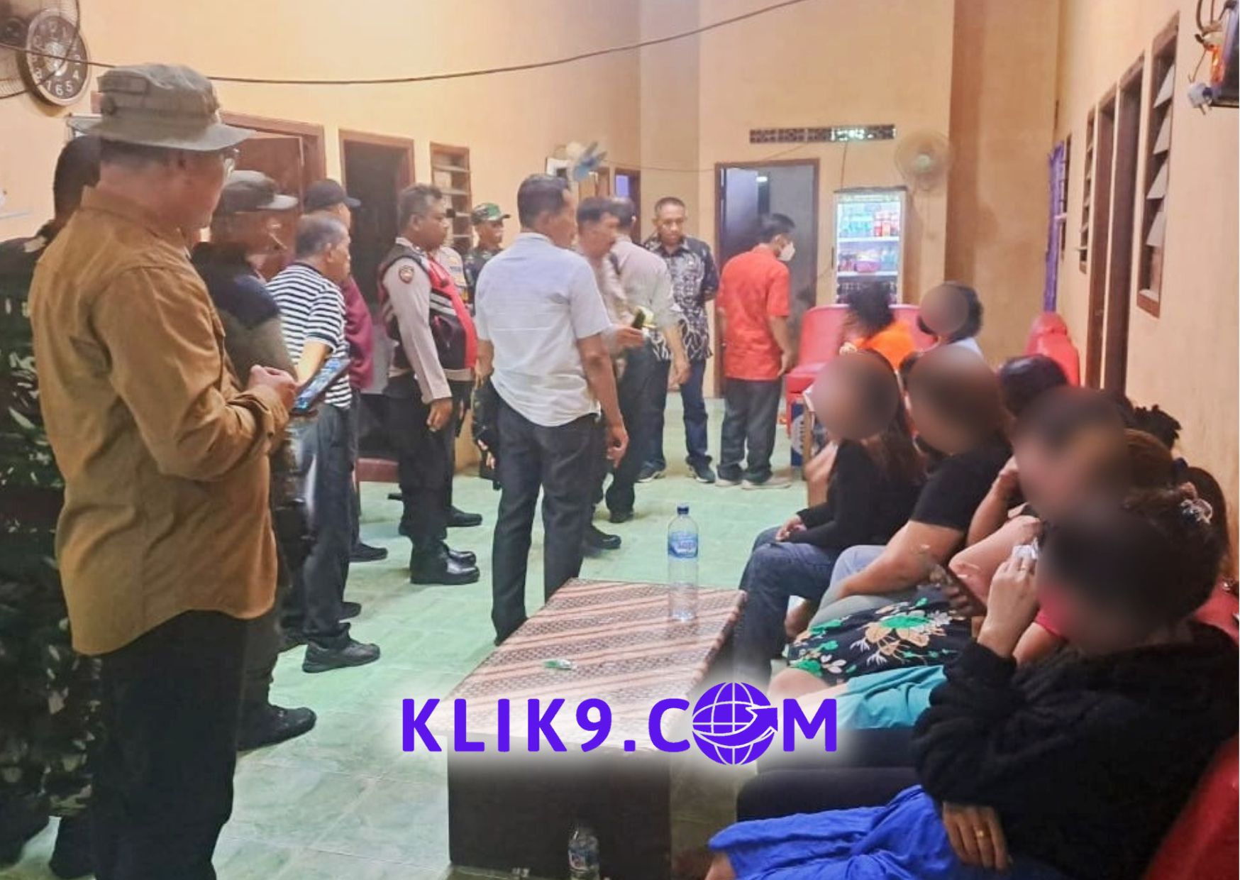 Wanita di Rumah Kosong