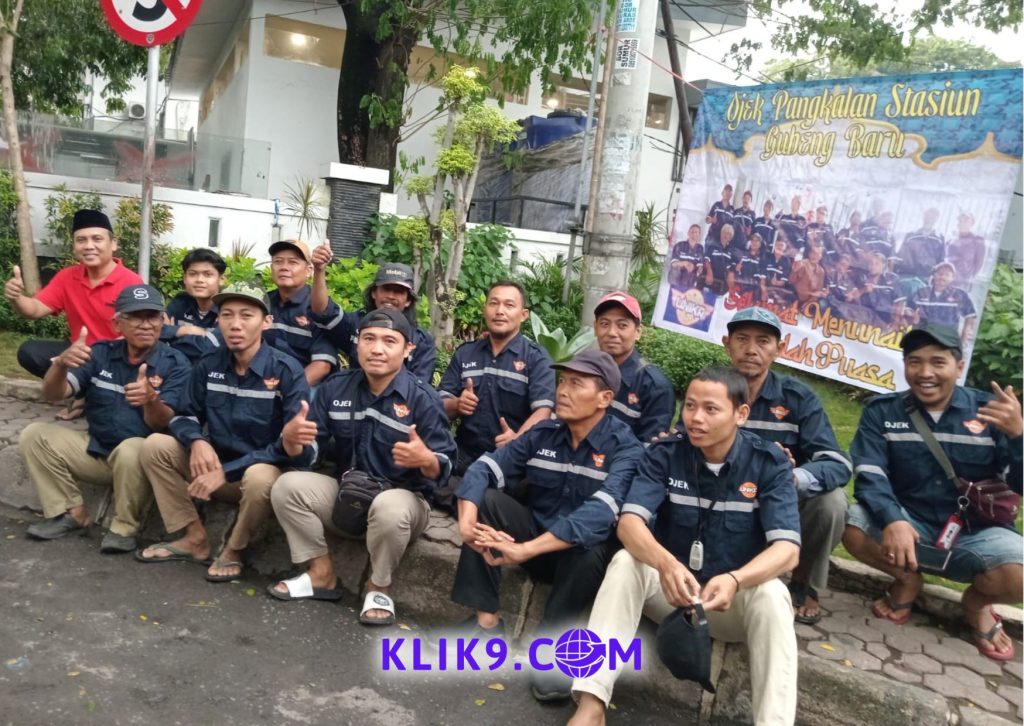 Opang Stasiun Gubeng Baru