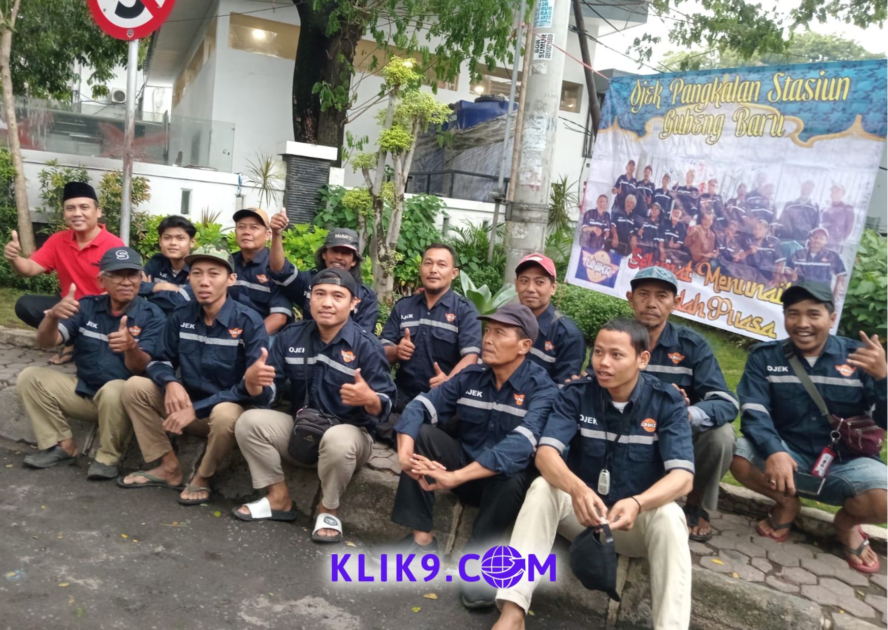 Opang Stasiun Gubeng Baru