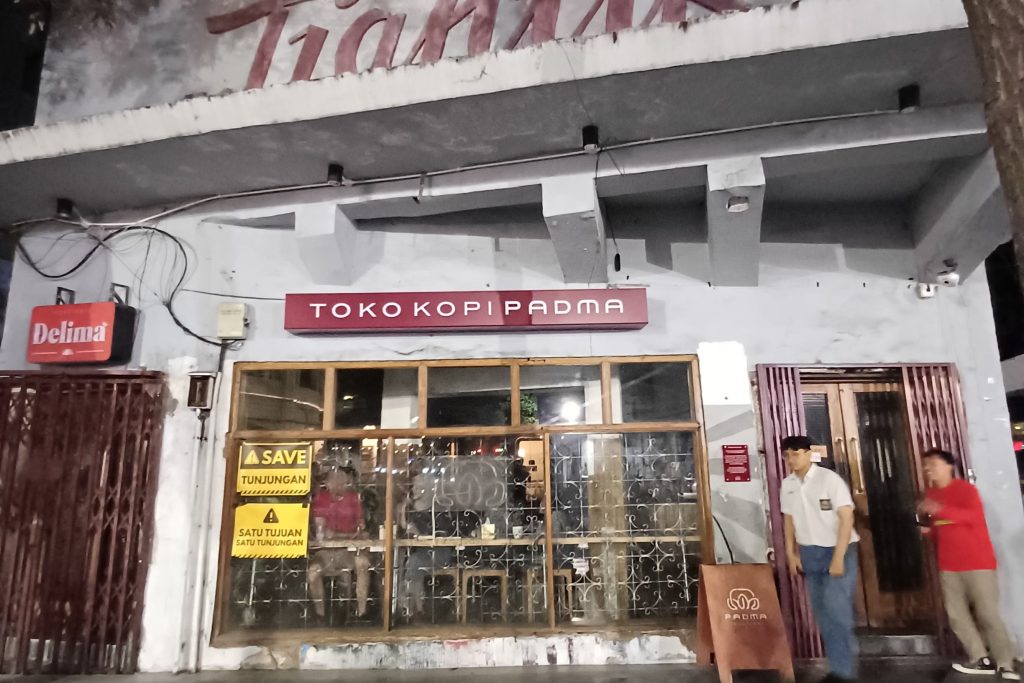 Larangan Parkir Tunjungan